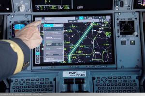 Airbus A350 XWB mit Touchscreen im Cockpit