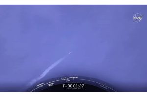 Feuerwerk zu Meilenstein privater, bemannter Raumfahrt