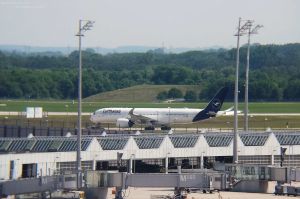 Lufthansa streicht Flüge, Langstreckenjets am Boden