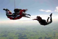 Special-Guest wagt den Herzsprung am Siegerland-Airport