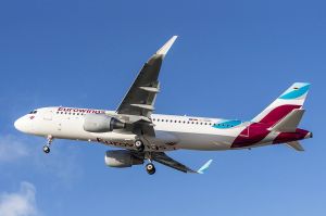 Abstand halten in der Flugzeugkabine