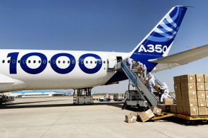 Airbus lässt A350-1000 Masken aus China holen