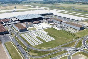 Flughafen Berlin schließt Terminal wegen Flaute