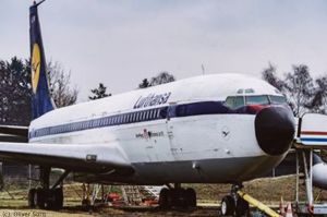 Ausschlachtung der Boeing 707-430 am Hamburg Airport
