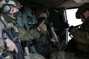 Einstieg bei Hot Load: Übung der Fallschirmjäger