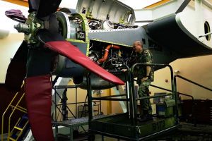 Fliegerhorst Évreux: Super-Hercules Staffel im Aufbau 