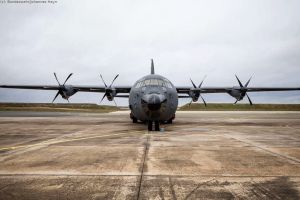 Fliegerhorst Évreux: Super-Hercules Staffel im Aufbau 
