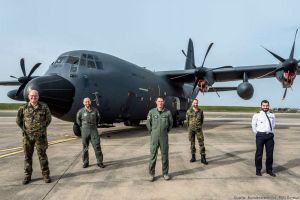 Fliegerhorst Évreux: Super-Hercules Staffel im Aufbau 