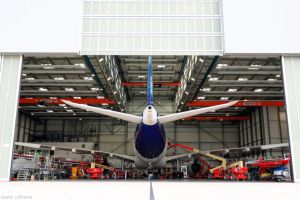 Lufthansa trägt Haifischhaut auf Airbus A330 auf