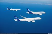 Großraum Flugzeug Familien Ausflug: A330 und A380 mit A350 XWB