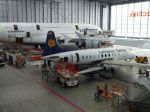 Auszubildende zerlegen Lufthansa Vickers Viscount 814