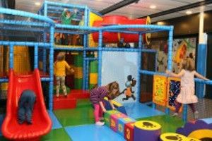 Flughafen Wien richtet Kinder-Spielecke im Check-in 3 ein