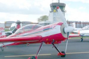Kunstflug-Profis probten Stunts für neue Saison am Siegerland-Airport
