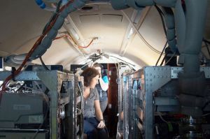 Flug im Abgasstrahl: Falcon misst Emissionen und Wirbelschleppen