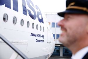 Flugzeugtaufe einer A380 der Lufthansa auf den Namen Düsseldorf