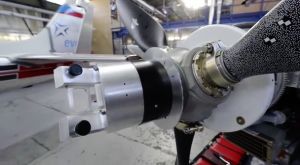 Kamera zeigt erstmals Verformungen am Flugzeug-Propeller im Flug
