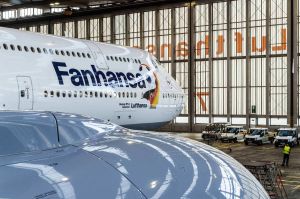 Siegerflieger bringt Fußball-WM-Team heim nach Berlin