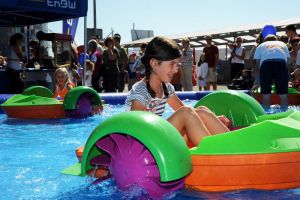 Kinderfest am Flughafen Stuttgart mit Flug-Verlosung und Kran-Ausblick