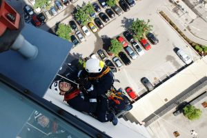 Rettungseinsatz in 100 Metern Höhe am Tower von Austro Control in Wien