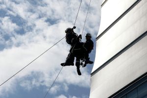 Rettungseinsatz in 100 Metern Höhe am Tower von Austro Control in Wien
