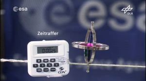 Fliegendes Klassenzimmer Raumstation ISS: Warum Papierflieger nicht abstürzen