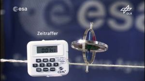Fliegendes Klassenzimmer Raumstation ISS: Warum Papierflieger nicht abstürzen