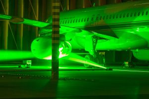 Laser und Mikrofone gegen Triebwerkslärm von Flugzeugen