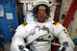 Alexander Gerst im ersten Außeneinsatz an der Raumstation ISS