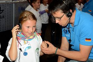 Schüler stellen ihre Fragen Alexander Gerst in der Raumstation