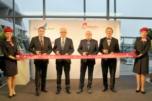 A320 der airberlin startet Verbindung Stuttgart – Abu Dhabi
