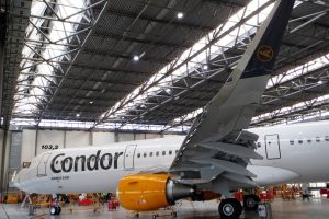 Flugzeug ab Werk mit neuen Technologien bei Condor