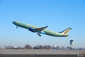 Airbus A330 mit 242 Tonnen MTOW hebt zum Erstflug ab
