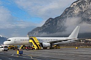 James Bond-Crew landet in Innsbruck