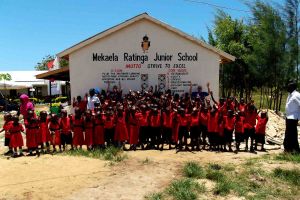 Condor ConTribute hilft bei Schulbau in Mombasa