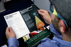 Sonnenfinsternis im Linienflug: Eine Minute länger als am Boden