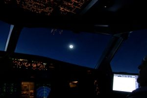 Sonnenfinsternis im Linienflug: Eine Minute länger als am Boden