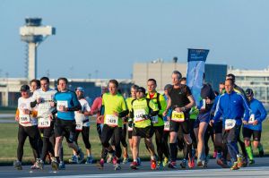 Bestzeit 01:17:37 am Airport Night Run-Halbmarathon auf der BER-Piste