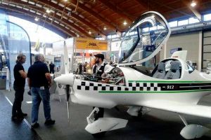 Aquila-Prototyp A211 mit Rotax 912iS