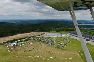Oldtimerfestival bot Spektakel am Boden und in der Luft
