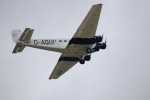 Oldtimerfestival bot Spektakel am Boden und in der Luft