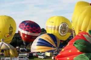 Van Gogh Konterfei als Heißluftballon