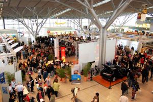 Flughafen Stuttgart versteigert Gepäckstücke mit Urlaub drin