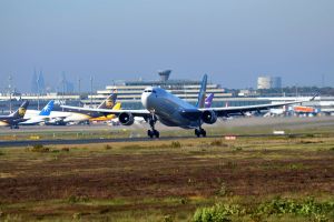 A330 der Eurowings startet ab Köln/Bonn in die Langstrecke