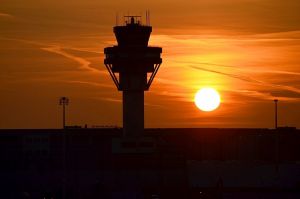 Flugzeuge starten wieder auf Querwindbahn in Köln Bonn