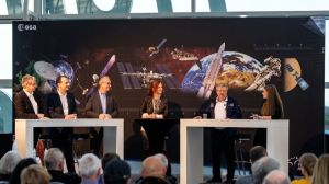 Star Wars Flair im Terminal des Fraport mit Raumfahrt-Ausstellung