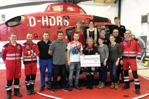 Spende für Rettungsflieger der DRF