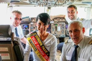 Miss Condor im Cockpit der Boeing 757