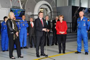 Angela Merkel beim EAC und DLR in Köln