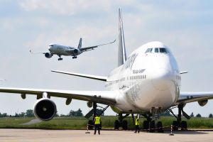 Iron Maiden: Bruce Dickinson fliegt mit Jumbo-Jet zur ILA Berlin