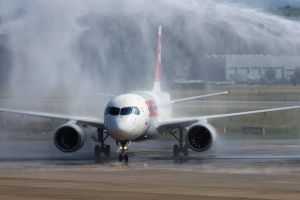 Bombardier CS100 bei SWISS angekommen und getauft